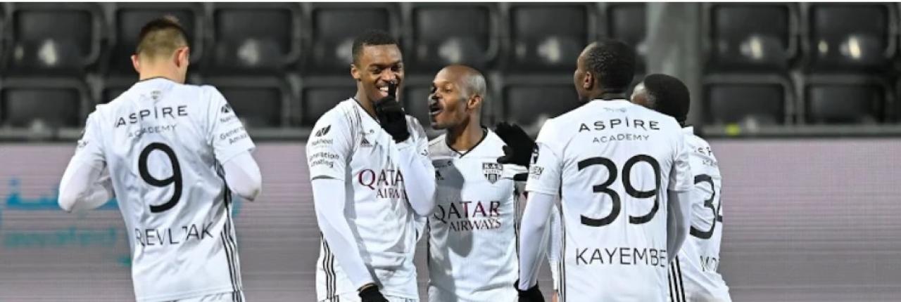 Le milieu de terrain congolais, Edo Kayembe et ses coéquipiers de KAS Eupen, en pleine célébration d'un but. [Photo d'illustration]