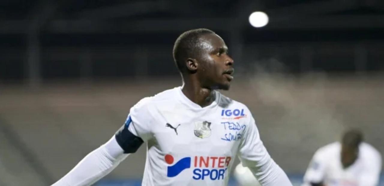 Chadrac Akolo, en pleine célébration d'un but sous les couleurs d'Amiens SC.
