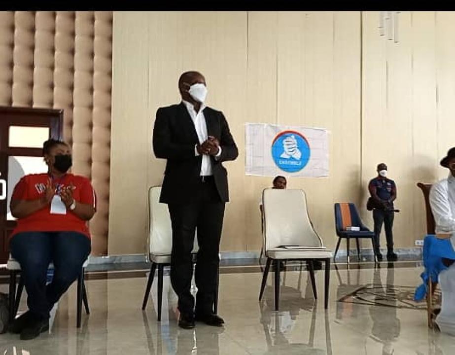 Le ministre des transports, Chérubin Okende présente à la cérémonie de lancement officiel d'Ensemble pour la République