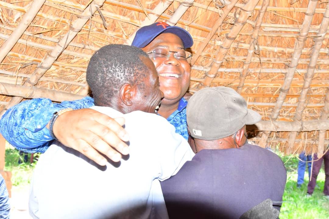 Les accolades du chef de l'État avec les habitants du territoire de Kabeya Kamwanga