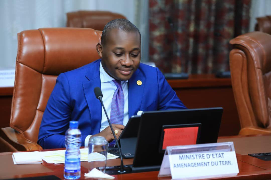 Le ministre d'État en charge de l'aménagement du territoire, Guy Loando Mboyo
