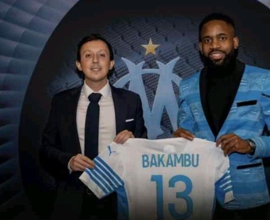 Cédric Bakambu présente son nouveau maillot