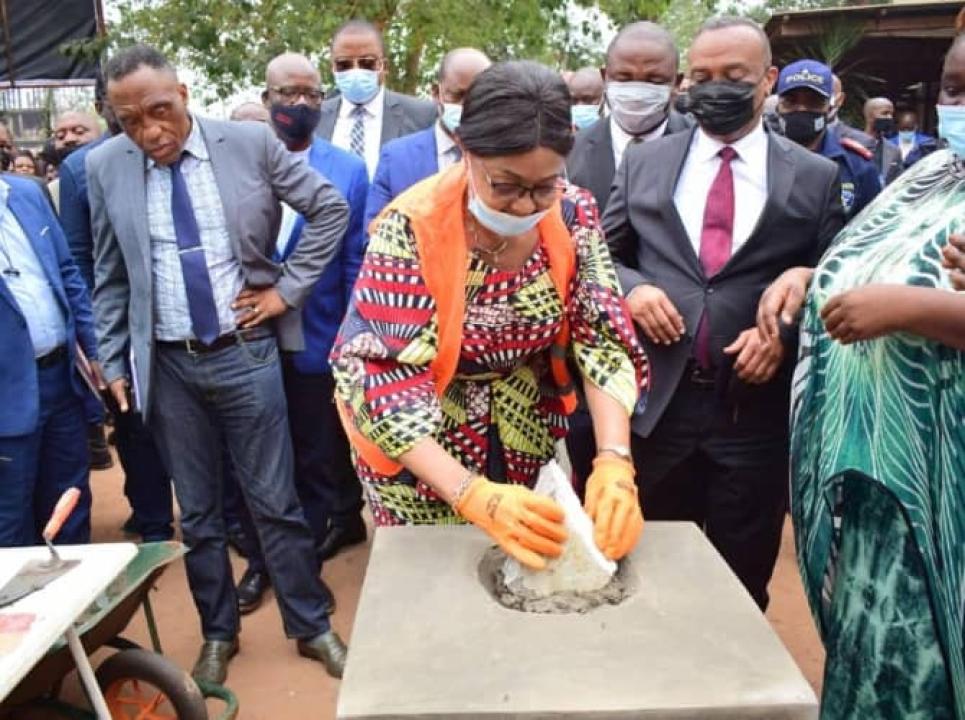 La gouverneure intérimaire du Kasaï Oriental inaugure les travaux de la construction et modernisation des infrastructures scolaires et sanitaires