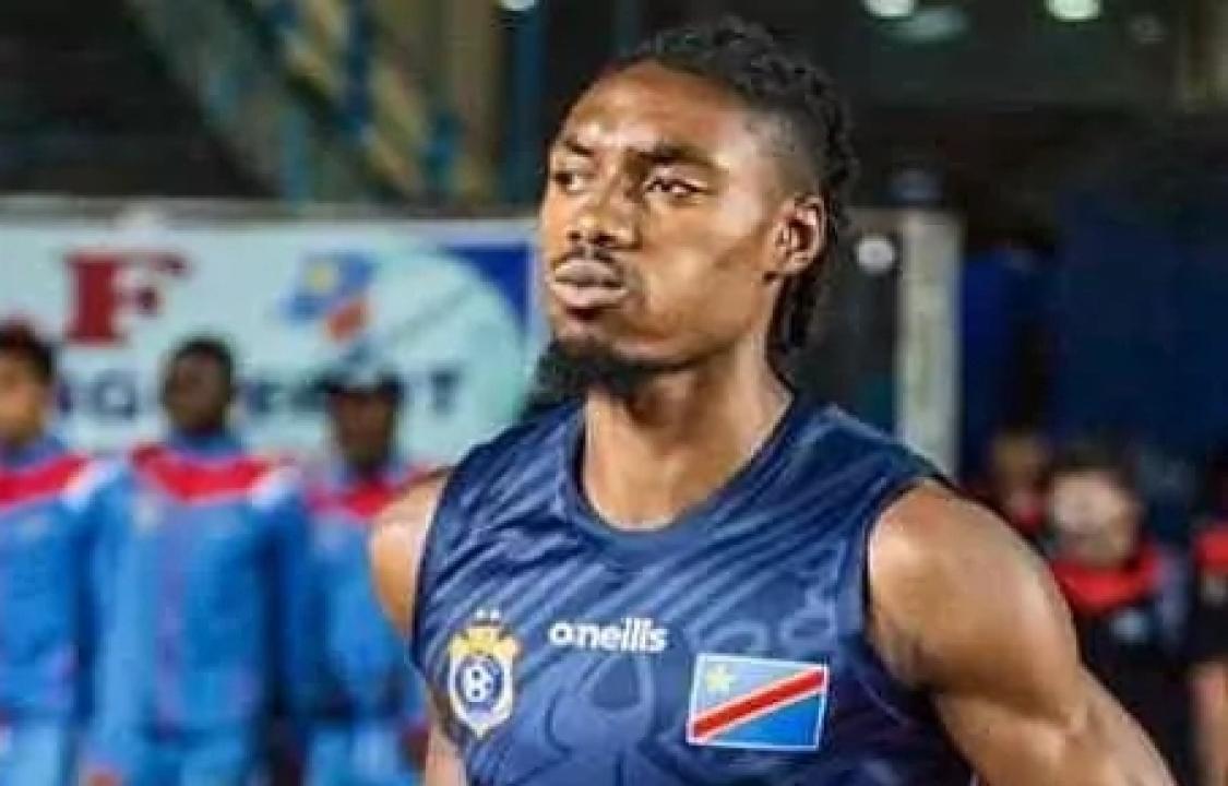 Jordan Botaka, lors d'un match de l'équipe nationale de la RDC, au stade des martyrs de Kinshasa.