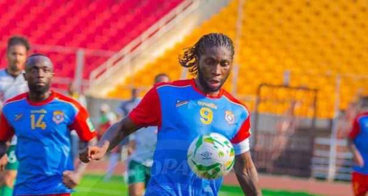 Dieumerci Mbokani, lors de la rencontre RDC-Madagascar, au stade des martyrs de Kinshasa.