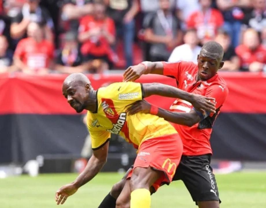 Gaël Kakuta, en duel avec le capitaine du Stade Rennais, Hamari Traoré.