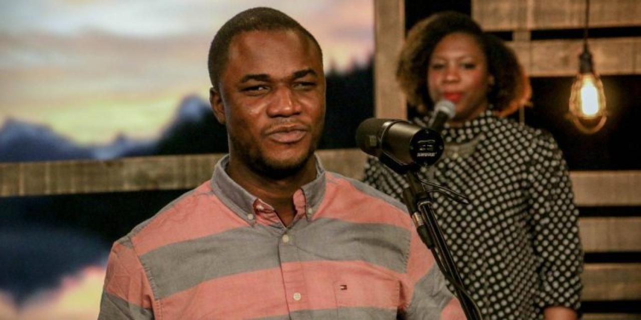 l'Artiste musicien, Michel Hardy Bakenda lors d'un concert live