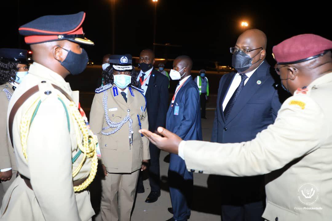Le président Félix Tshisekedi accueilli au pieds de l'avion à Lilongwe (Malawi) par quelques officiels congolais