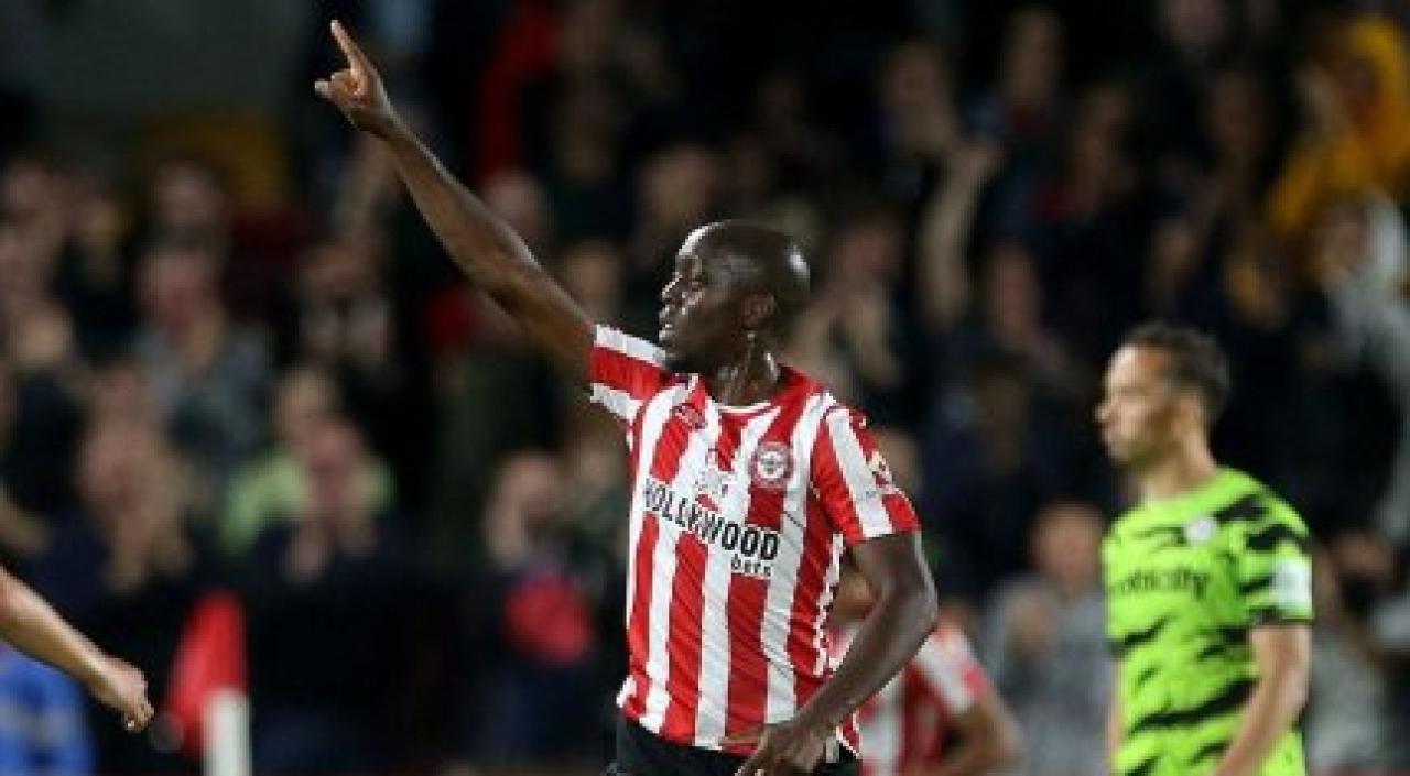Yoane Wissa sous les couleurs de Brentford FC, lors d'un match de Premier League.