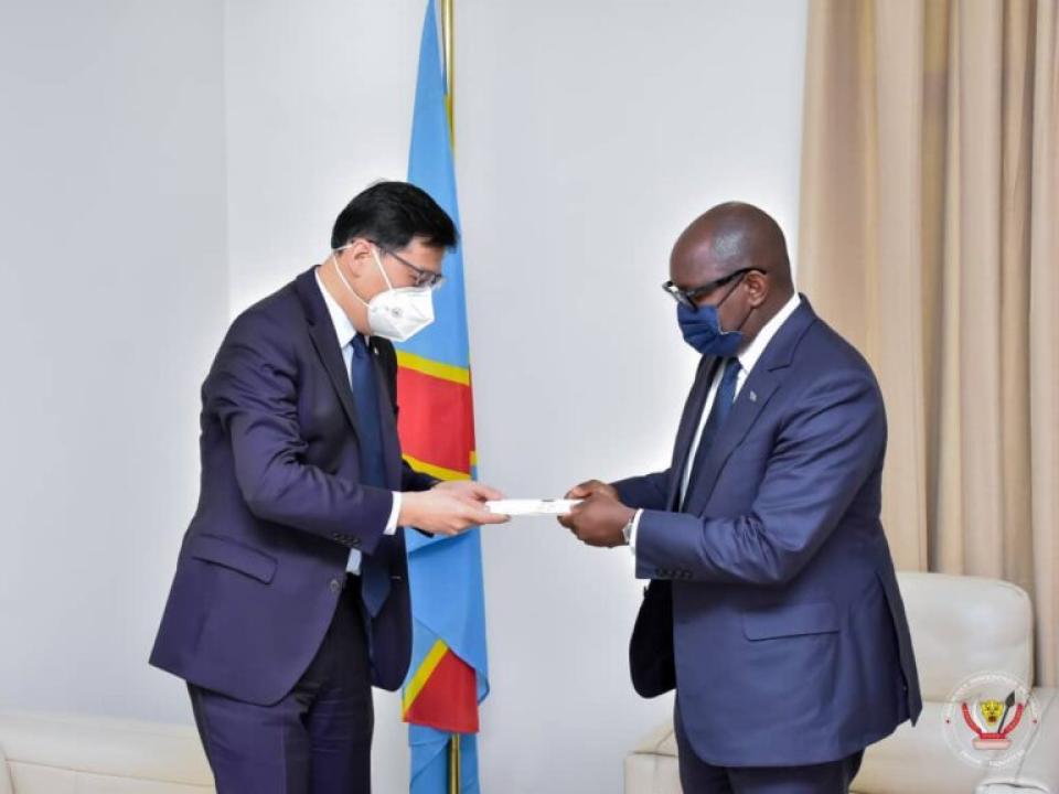 Le premier ministre, Sama Lukonde et l'ambassadeur chinois en poste en RDC, ZHU Jing