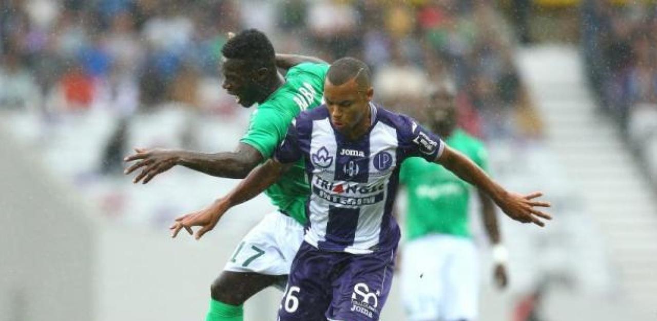 Marcel Tisserand sous les couleurs de Toulouse FC, lors d'une rencontre face à l'AS Saint-Étienne.