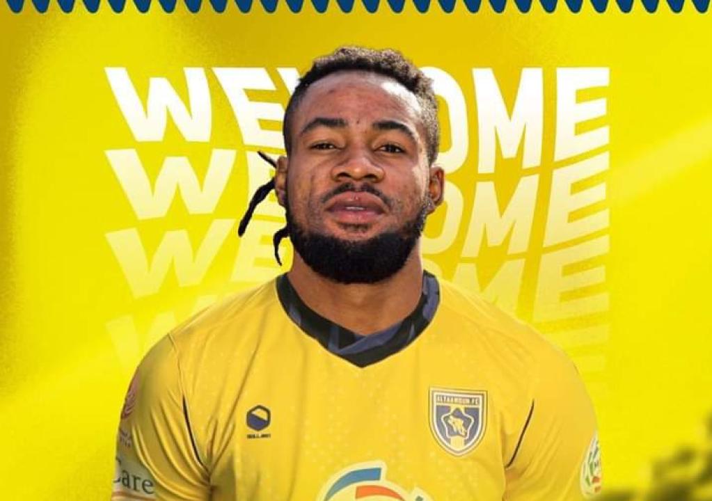Christian Luyindama à Al Taawoun FC d'Arabie Saoudite.