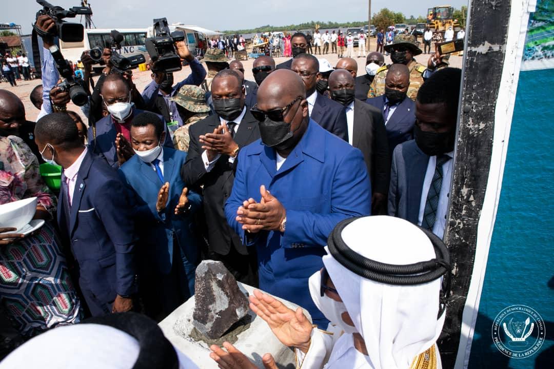 Félix Tshisekedi pose la première et lance les travaux de la construction du port en eaux profondes de Banana.