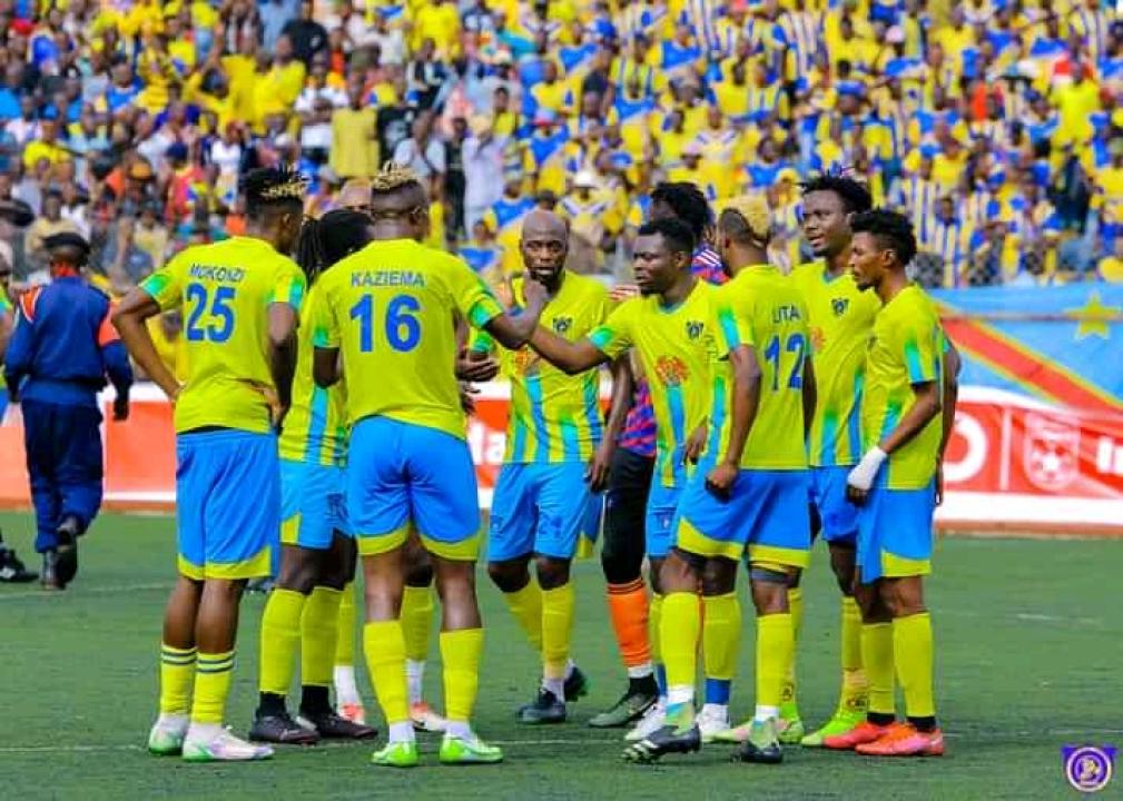 Les joueurs du Saint Éloi Lupopo au stade Kibasa Maliba de Lubumbashi