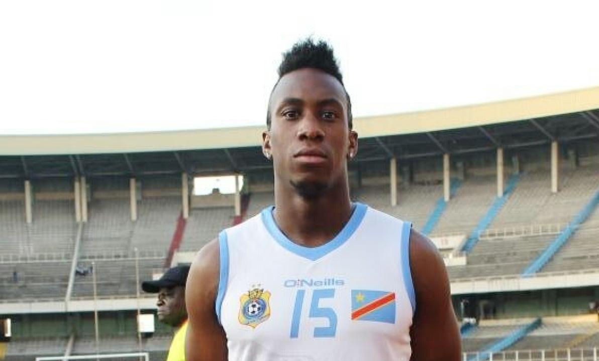 Yeni Ngbakoto, lors d'une séance d'entraînement des Léopards, au stade des martyrs de Kinshasa.