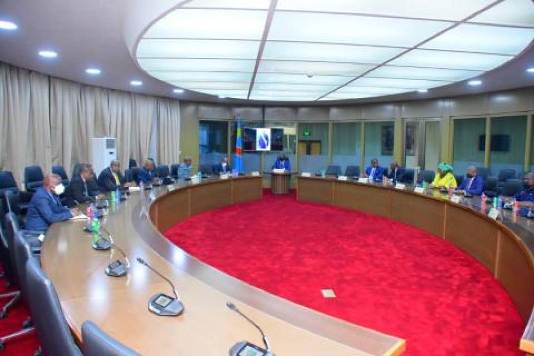 Les membres du gouvernement autour du PM Sama Lukonde en marge de la réunion du mercredi 2 février