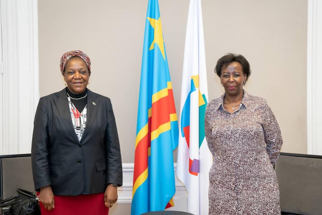 de gauche à droite Isabelle Tshombe, représentante de la RDC auprès de l'OIF et la Secrétaire générale de l'OIF, Louise Mushikiwabo