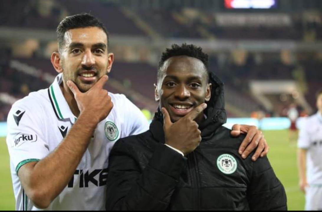 Paul-José M'poku avec son coéquipier de Konyaspor, lors d'une rencontre de Superlig.