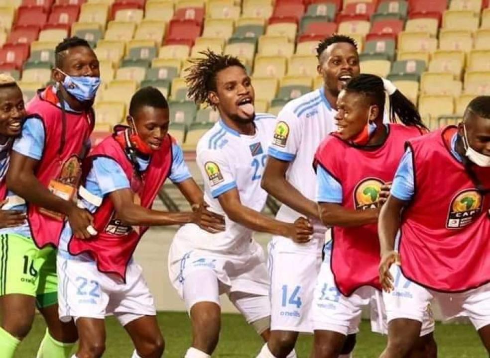 Les joueurs de la RDC, en pleine célébration d'un but, lors du CHAN Cameroun 2021.