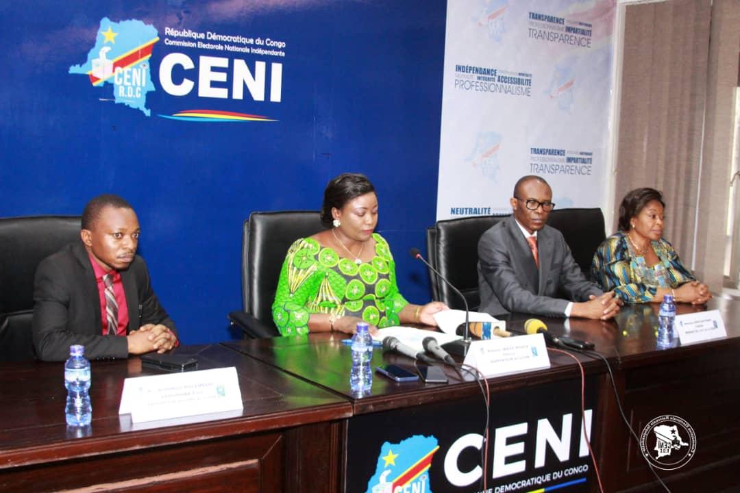 Le porte-parole de la CENI Patricia Nseya lors de la présentation du calendrier réaménagé sur l'élection des gouverneurs et vice-gouverneurs
