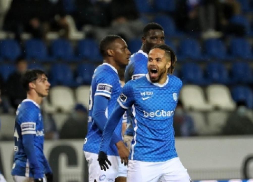 Théo Bongonda en pleine célébration de son but face au FC Malines.