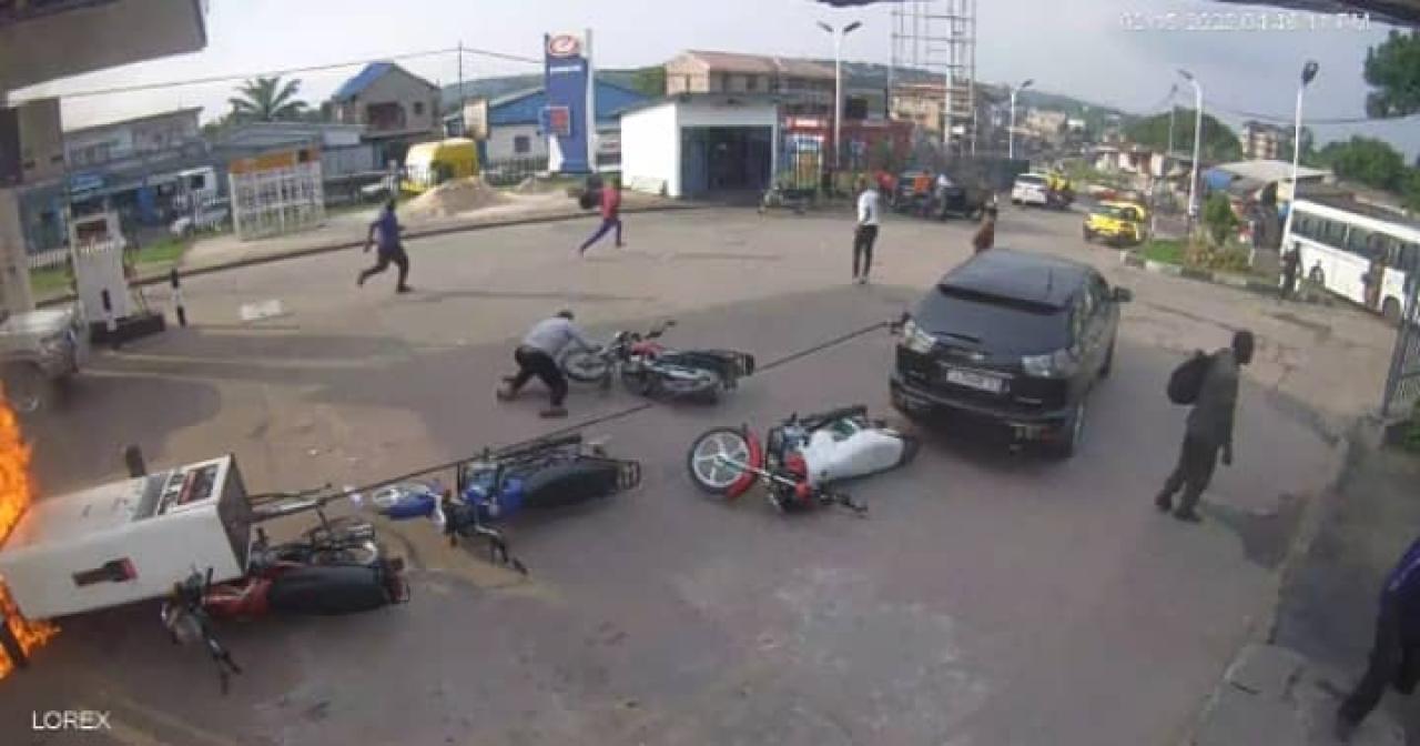Une pompe a pris feu après maladresse d'un chauffeur (Photo de la scène capturée à partir de la vidéo de surveillance).