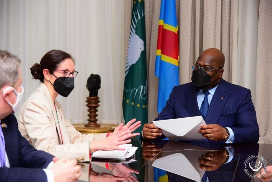 Le président Félix Tshisekedi échange avec une délégation américaine conduite par l'ambassadeur Mike Hammer