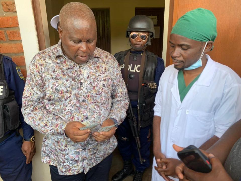 Le ministre d'état au développement rural François Rubota lors d'une descente dans son fief de Lemera zu Sud-Kivu