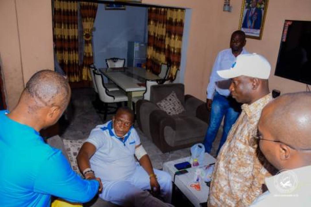Augustin Kabuya à la résidence du député Bruno Kabangu tabassé par les présumés militants de Lamuka
