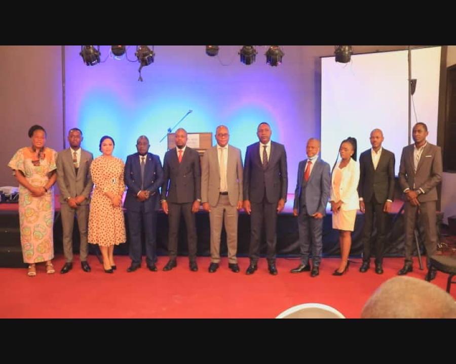 Le Dircaba du Premier ministre Sama Lukonde entouré des membres de la coordination de l'Asbl " Fondation Humanité"