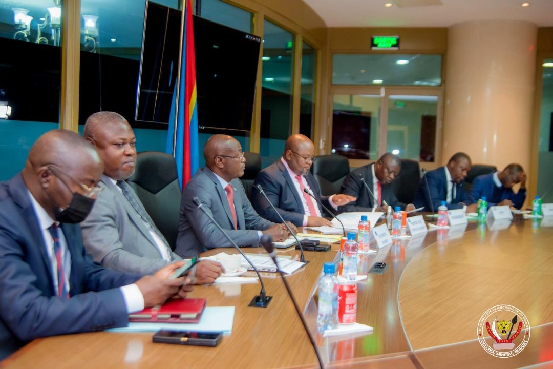 Échange entre le ministre d'État Aimé Boji et la délégation du FMI