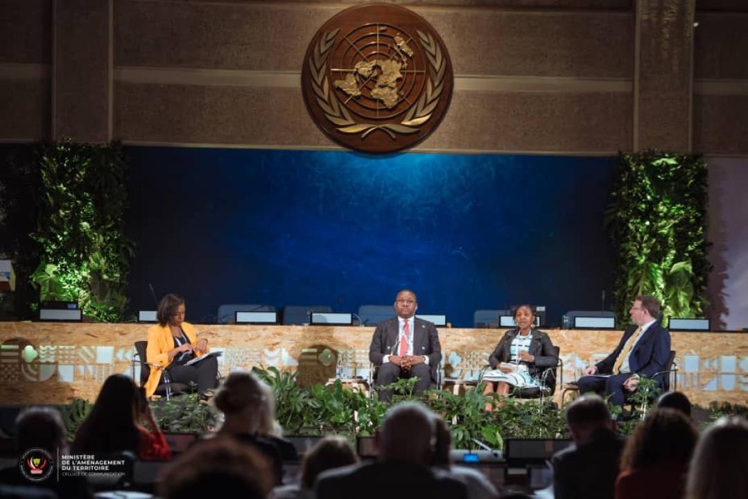 Deuxième personne à gauche, le ministre d'État congolais en charge de l'aménagement du territoire, Me Guy Loando Mboyo participe à la 5ème Assemblée de l'ONU sur l'environnement.