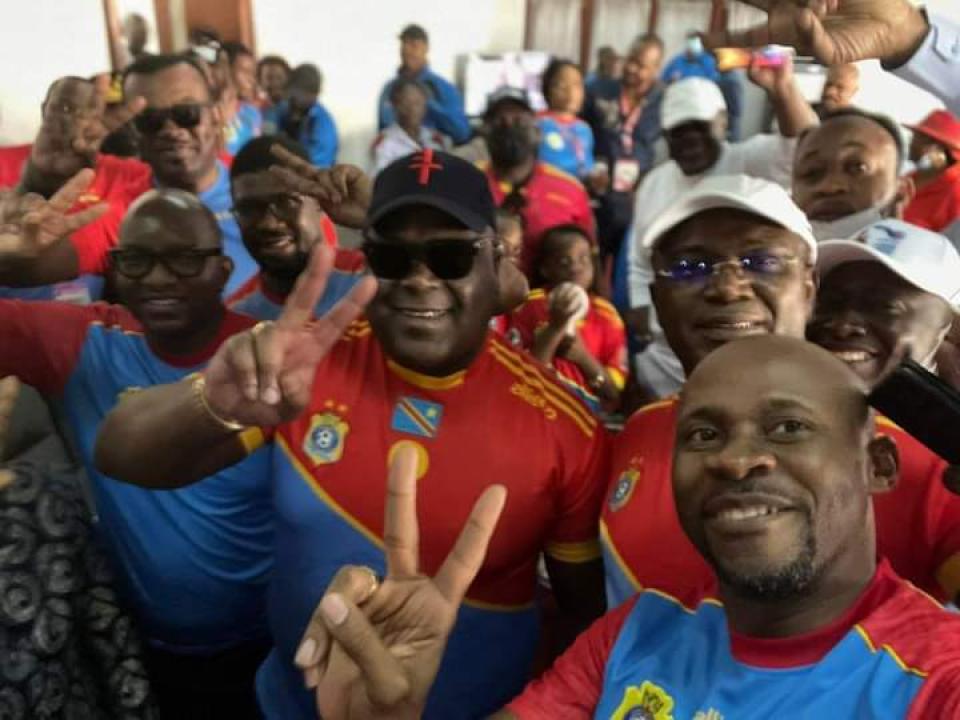 Le Chef de l'État, Félix Tshisekedi entouré du Premier ministre et des quelques membres du Gouvernement, après la victoire de RDC devant le Bénin.