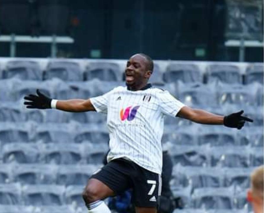 Neeskens Kebano en pleine célébration de son but face à Blackburn Rovers.