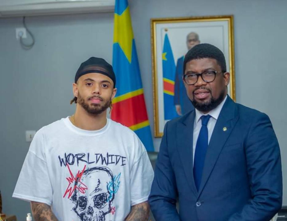 Théo Bongonda et le ministre des sports, Serge Nkonde