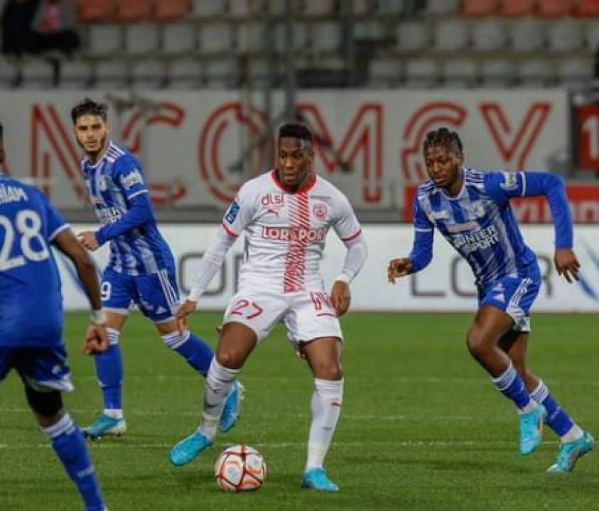 Yeni N'Gakoto sous les couleurs de l'AS Nancy Lorraine.