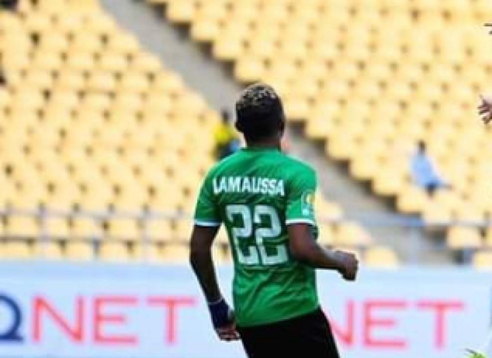 Le latéral gauche congolais, Joyce Lomalisa Mutambala sous les couleurs de Sagrada Esperança.