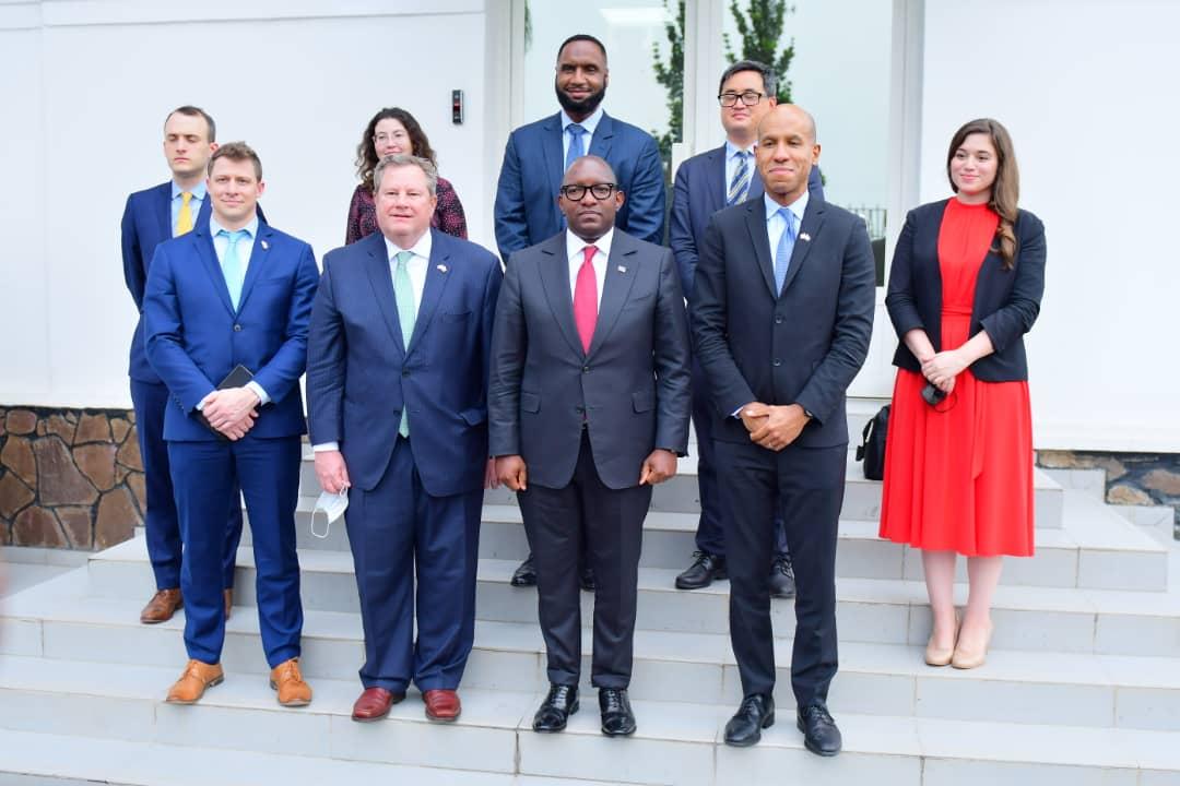 Le premier ministre Sama Lukonde entouré d'une délégation américaine conduite par l'ambassadeur des USA en RDC Mike Hammer