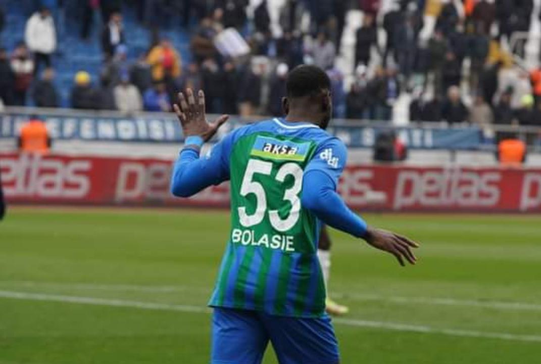 L'attaquant congolais, Yannick Bolasie sous les couleurs de Çaykur Rizespor.