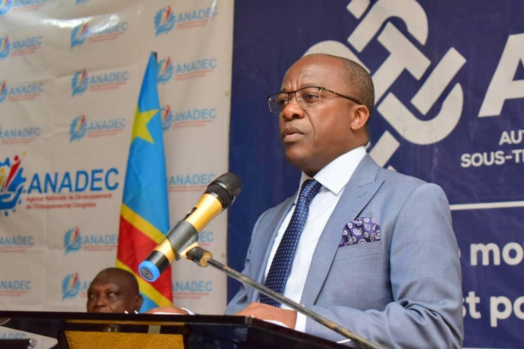 Le ministre d'État Eustache Muhanzi vulgarise la Loi sur la sous-traitance