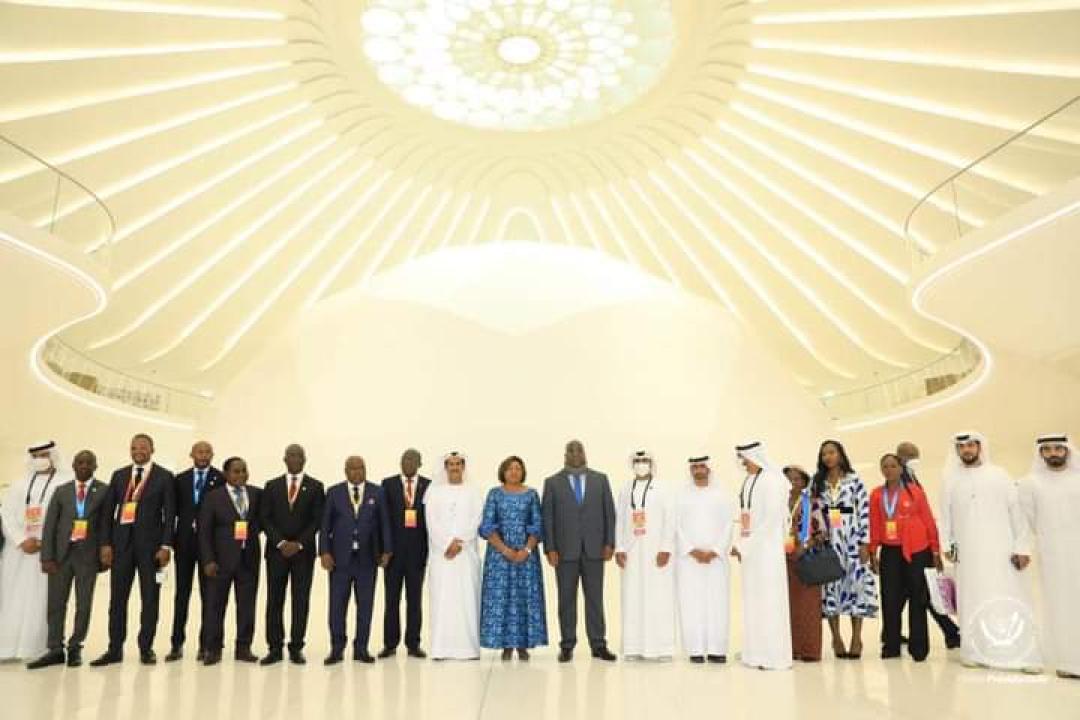 Photo de famille entre la délégation congolaise conduite par Félix Tshisekedi et les autorités de Dubaï à la journée