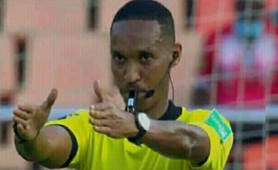 L'arbitre burundais, Pacifique Ndabihawenimana, lors d'une rencontre des éliminatoires de Coupe du Monde, zone Afrique.