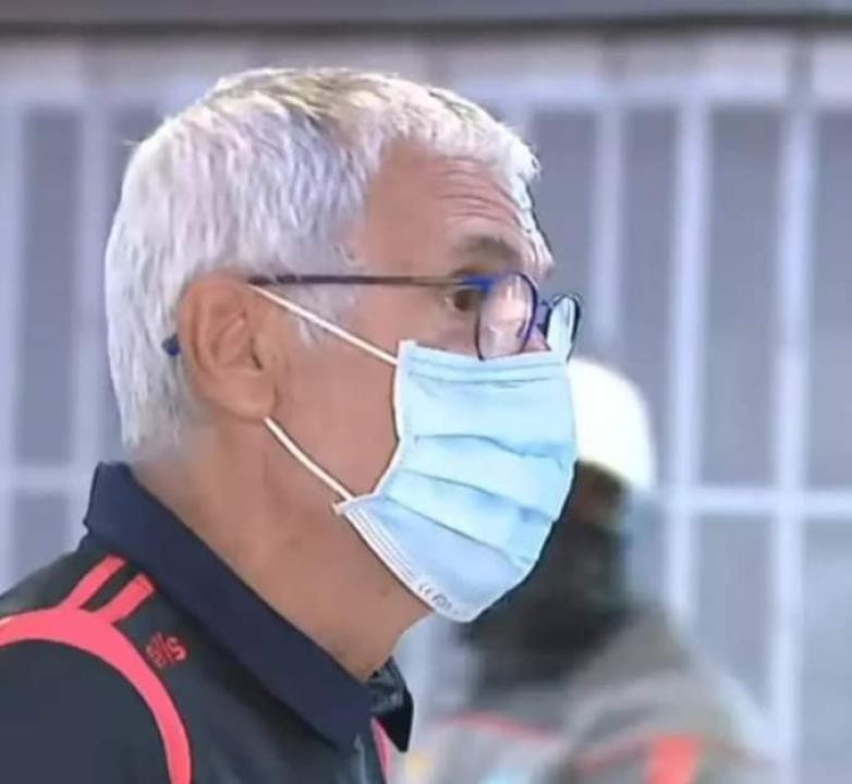 Hector Cúper à l'aéroport de Casablanca en provenance de Kinshasa, le dimanche 27 mars 2022.