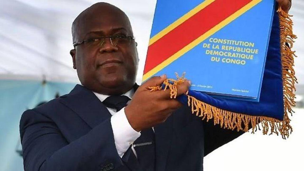 Le président Félix Tshisekedi tenant 