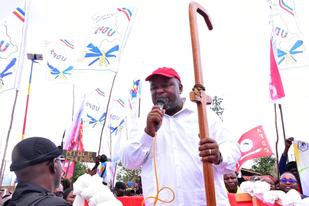Le ministre d'État au Budget Aimé Boji lors de son adresse à Bukavu devant une foule immense