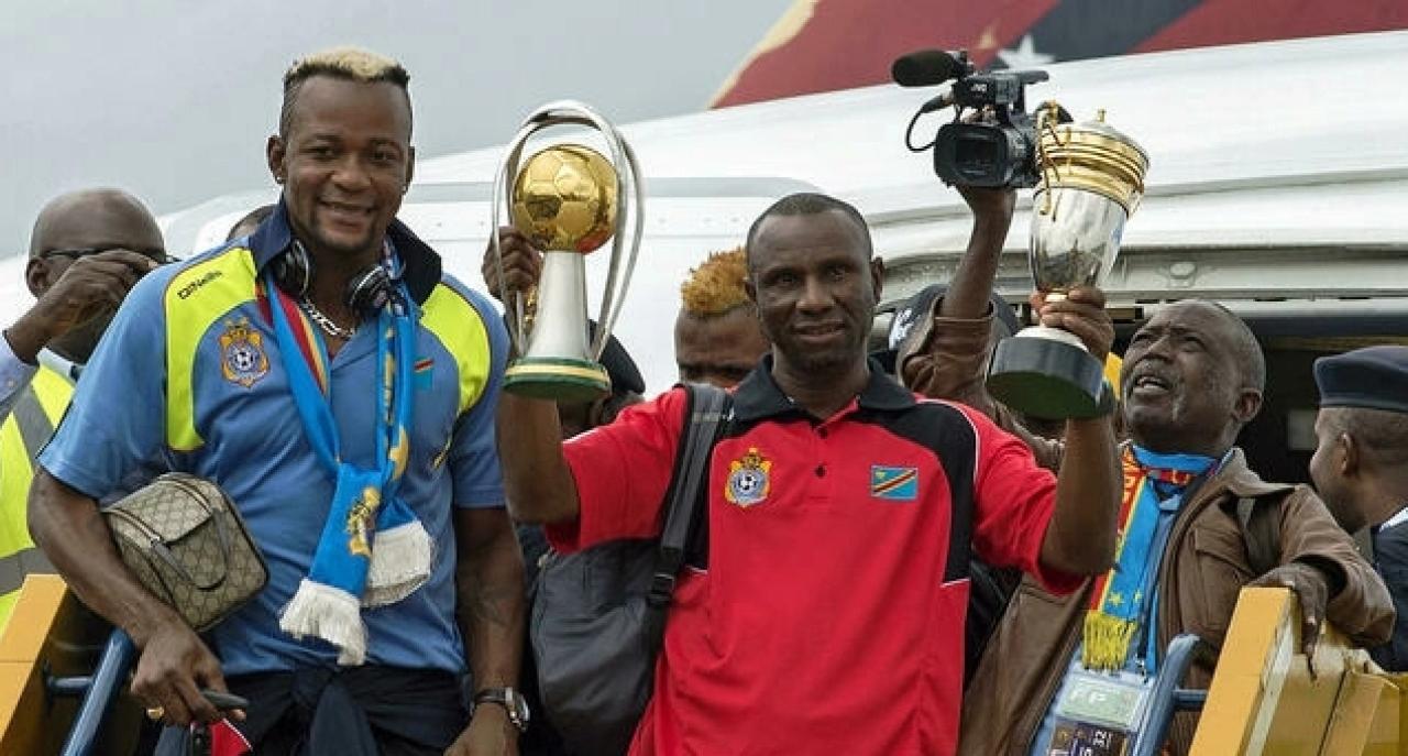 Joël Kimwaki et Florent Ibenge à l'aéroport international de N'djili, après le sacre des Léopards A' au CHAN Rwanda 2016.