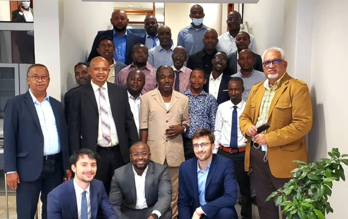 Photo de famille prise entre les experts de l'ARE lors du séminaire à Lusaka ( Zambie)