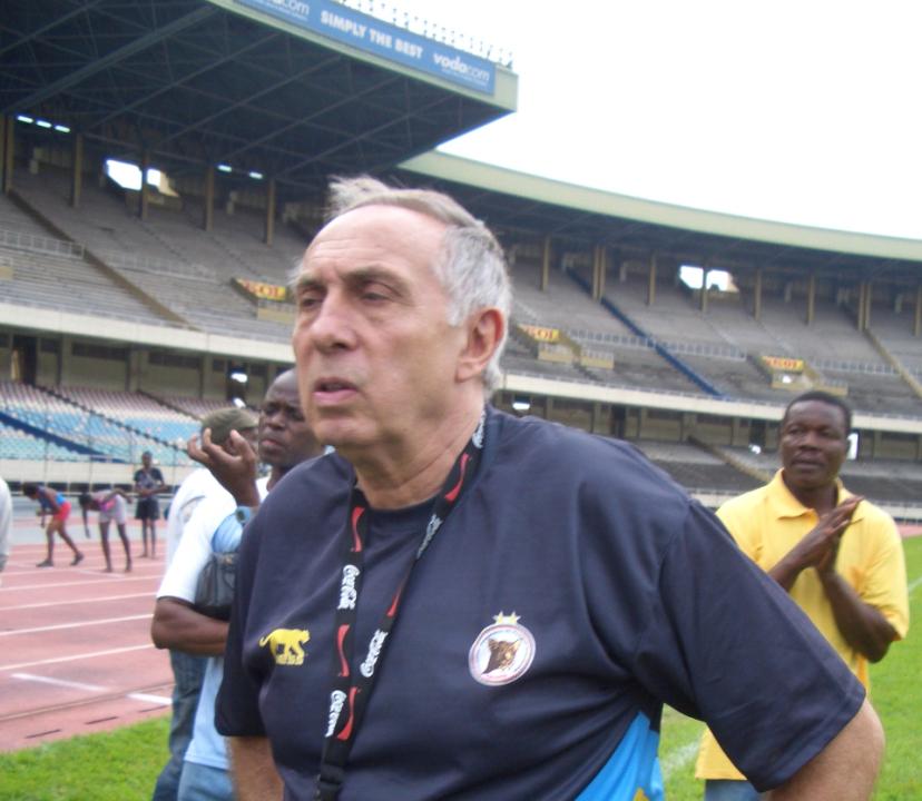 Henri Depireux lors d'une séance d'entraînement des Léopards au stade des martyrs de Kinshasa.