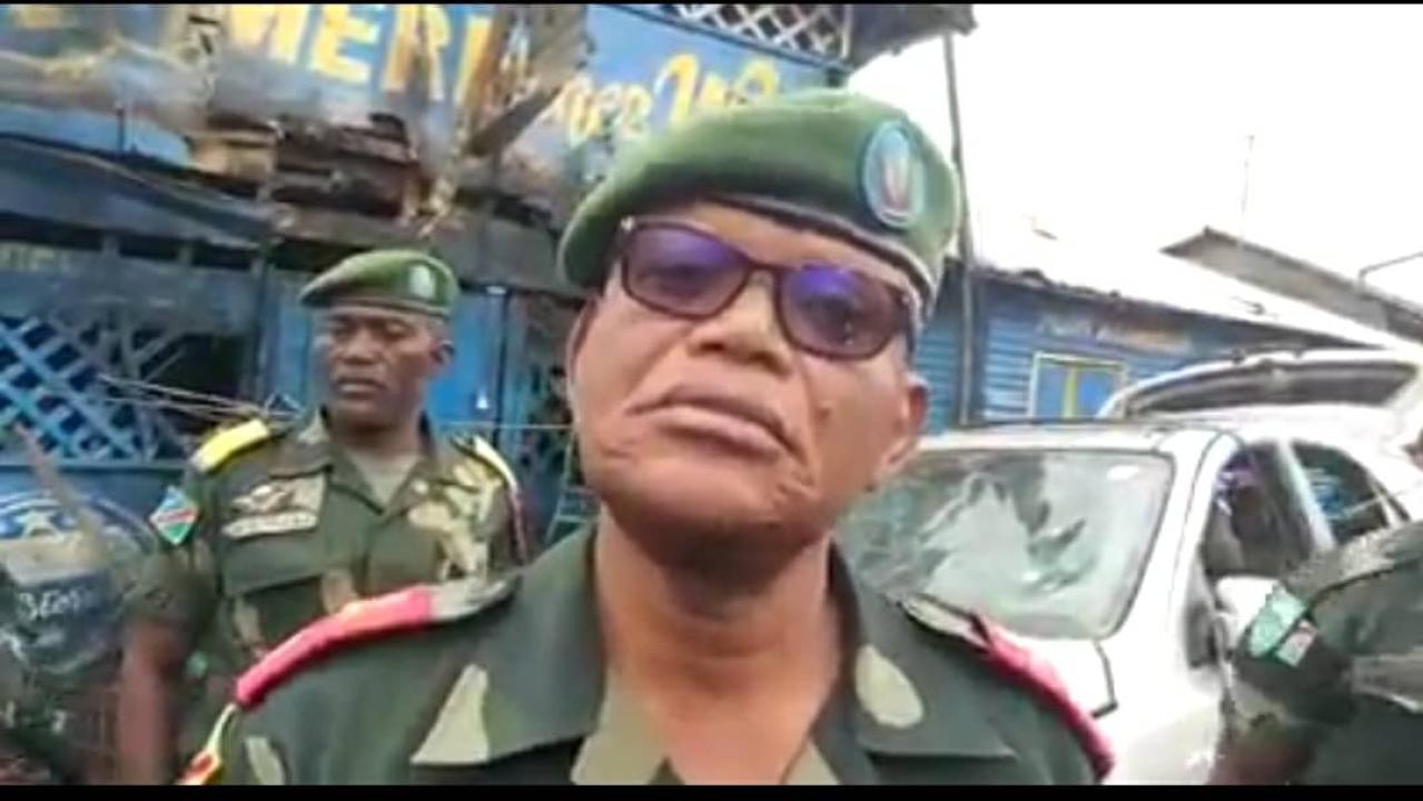 Le Gouverneur militaire du Nord-Kivu sur le lieu du drame