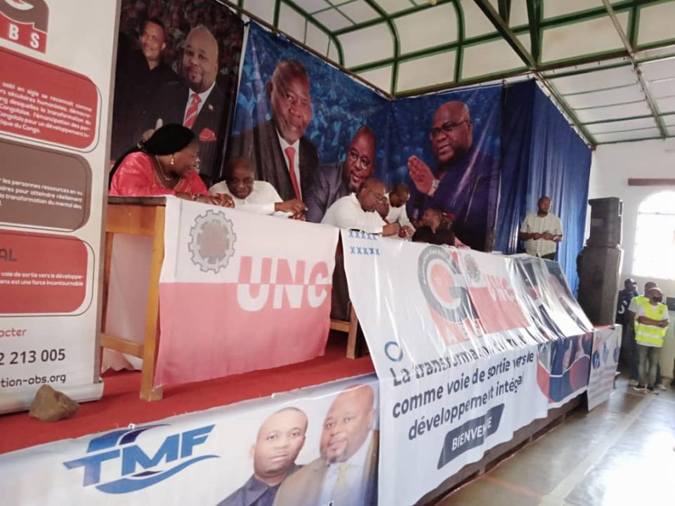 Aimé Boji Sangara lors de la conférence débat avec la communauté estudiantine de Bukavu